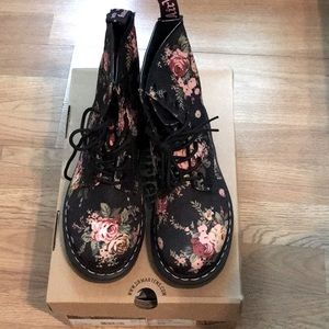 Dr Martens 1460 boot, floral fabric size 8 NIB